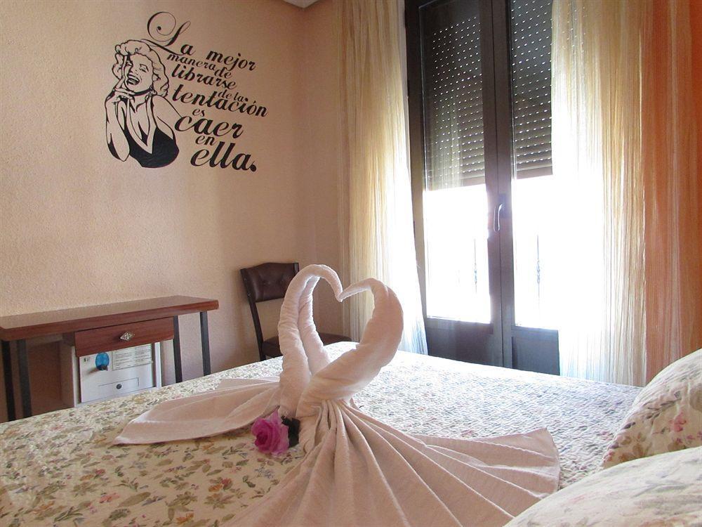 Hostal Rober Madryt Zewnętrze zdjęcie