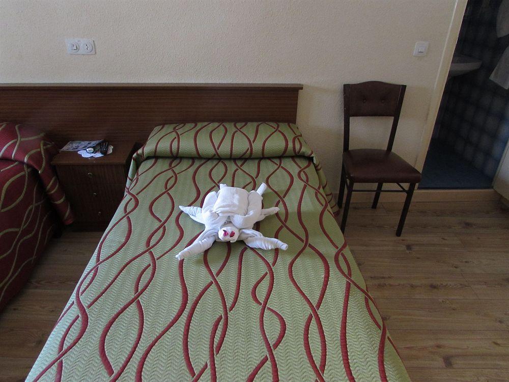 Hostal Rober Madryt Zewnętrze zdjęcie