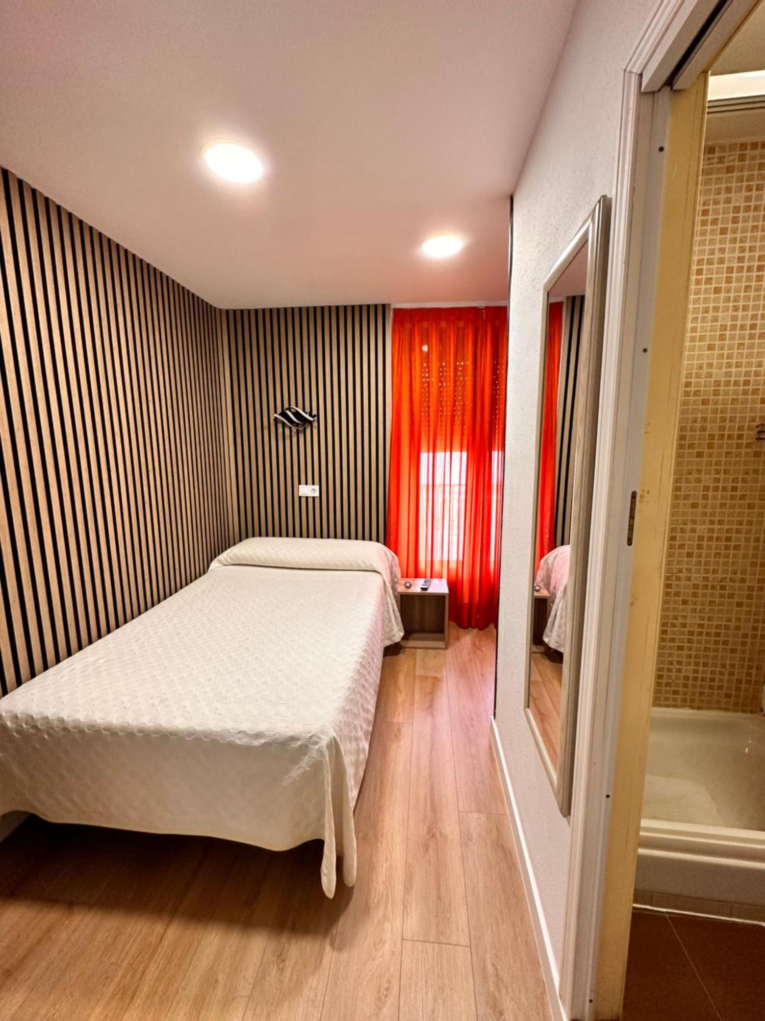 Hostal Rober Madryt Zewnętrze zdjęcie