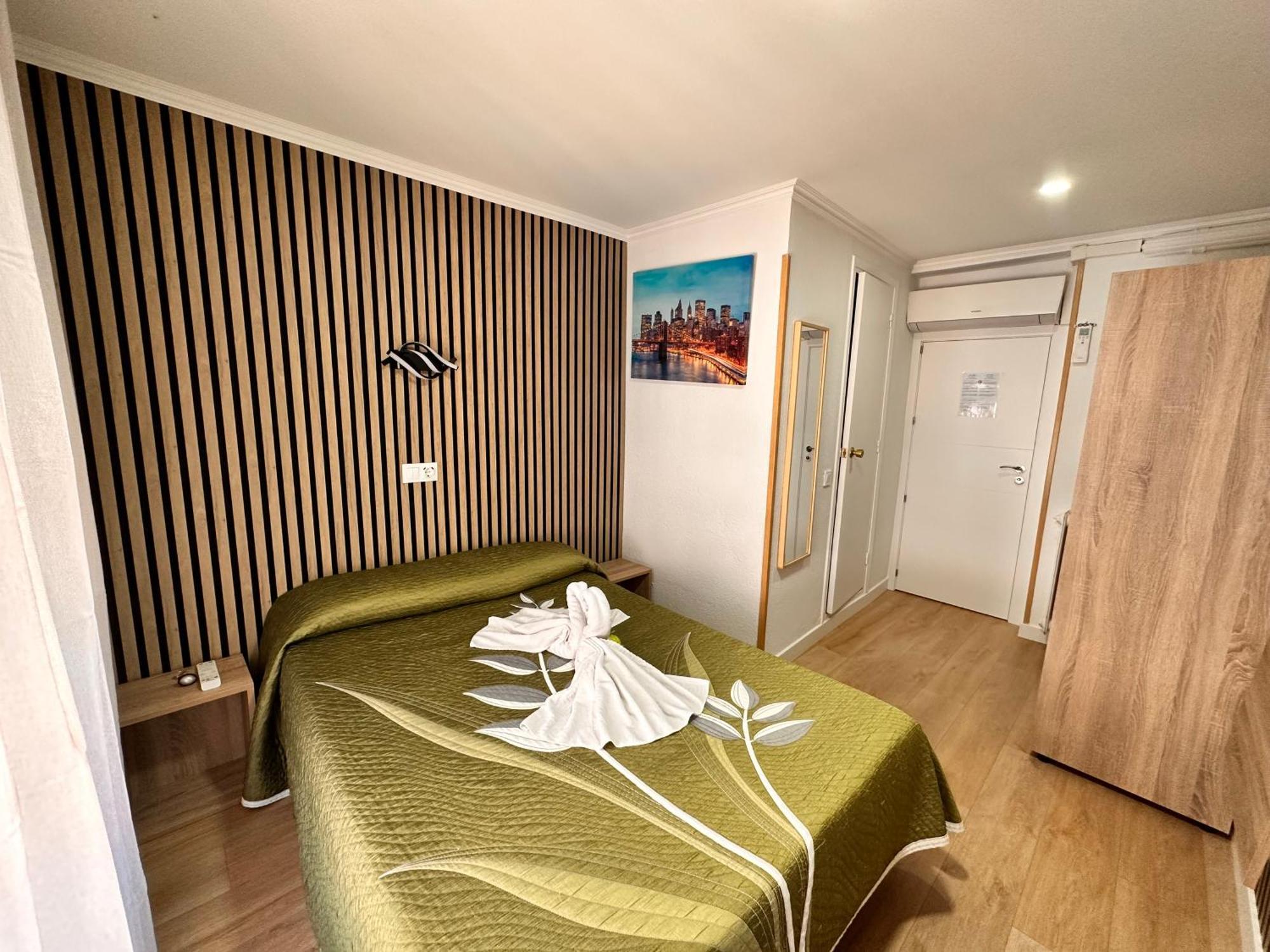 Hostal Rober Madryt Zewnętrze zdjęcie