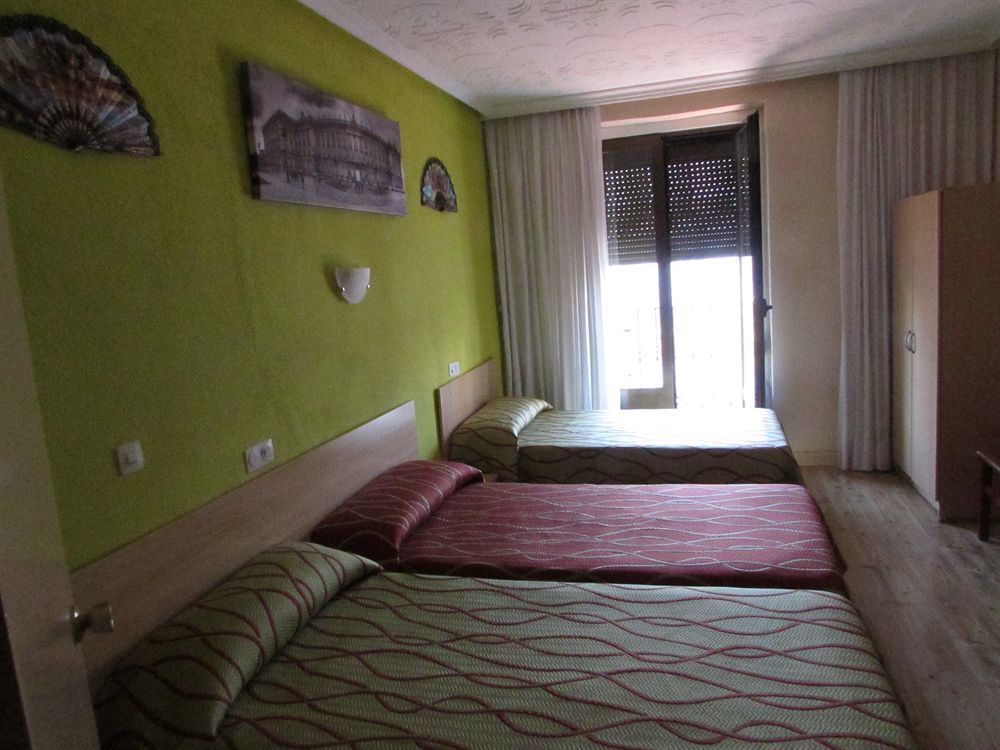 Hostal Rober Madryt Zewnętrze zdjęcie